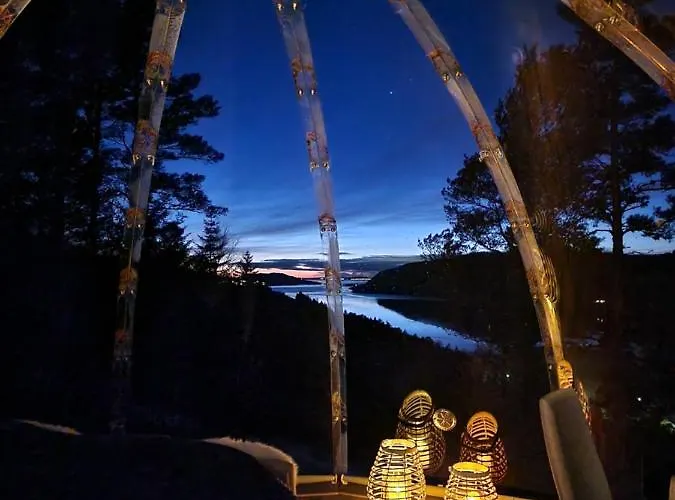 Glassigloo Med Panoramautsikt - Nordlys Og Stjernehimmel - Fosen Lyxtält